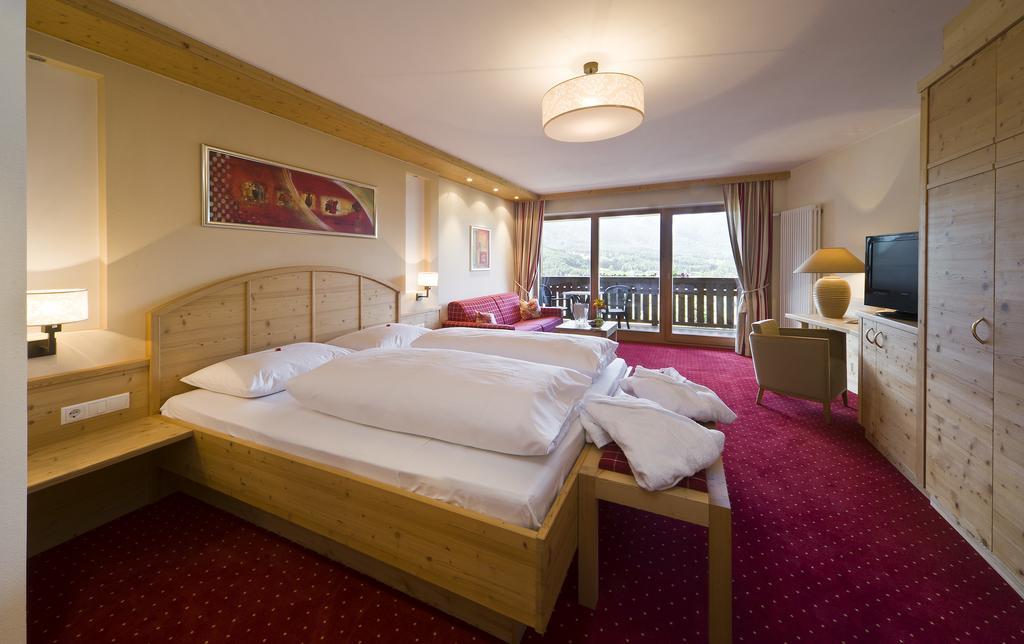 Hotel Waldhof Перка Экстерьер фото